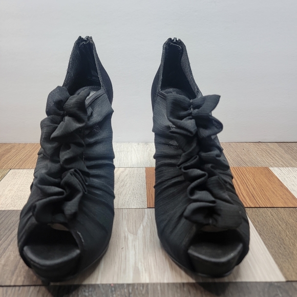 Women's 6.5M Black Stiletto Heels - Picture 2 of 6